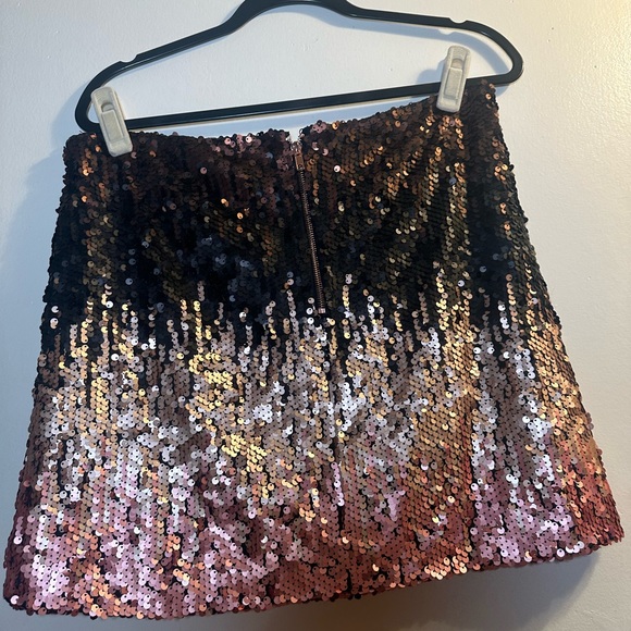 Pink, black and rose gold sequin mini skirt - Picture 3 of 4